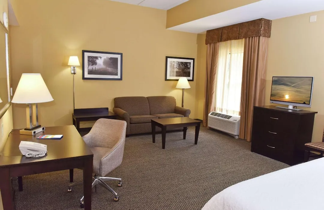 Hampton Inn & Suites Alexandria-1