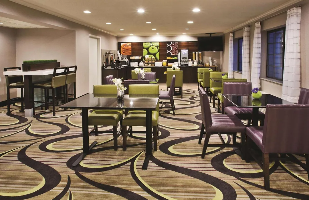 La Quinta By Wyndham Milwaukee Delafield-1