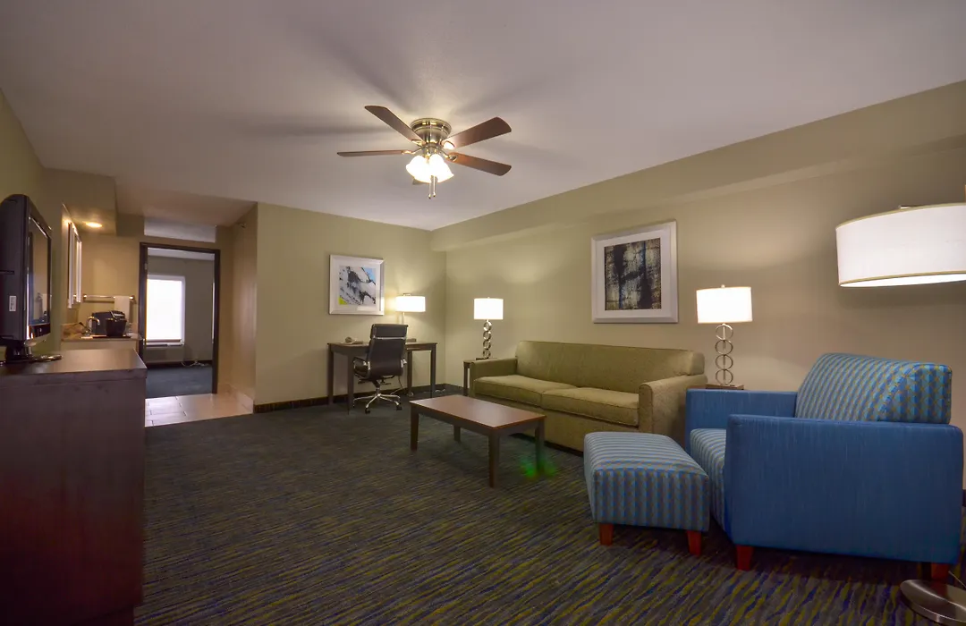 Holiday Inn Express & Suites Fayetteville University Of Arkansas Area By Ihg-1