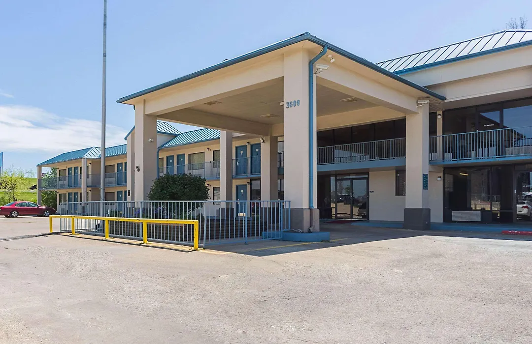 Econo Lodge Inn & Suites Bentonville-1
