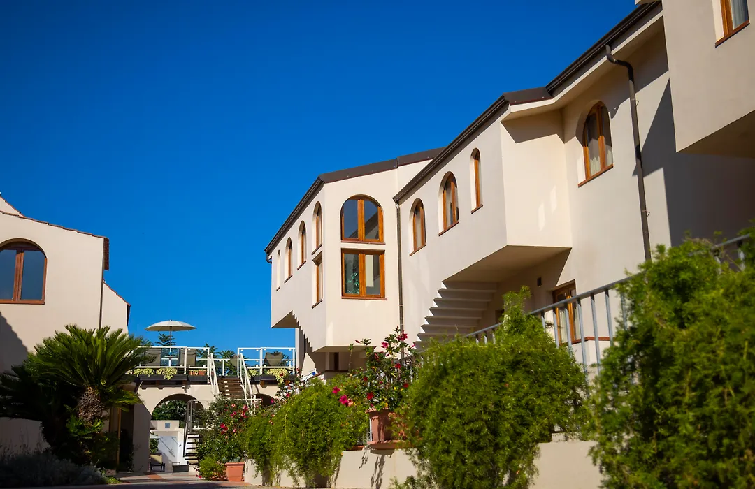Tropis Hotel-1
