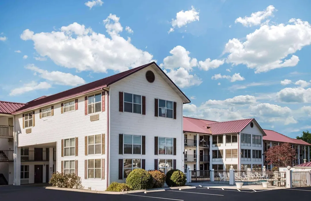 Super 8 By Wyndham Sevierville Riverside-1