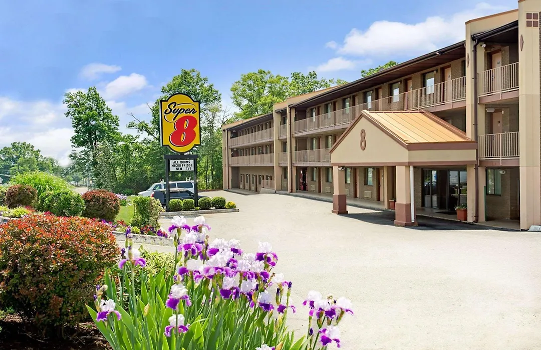 Super 8 By Wyndham Laurel-1