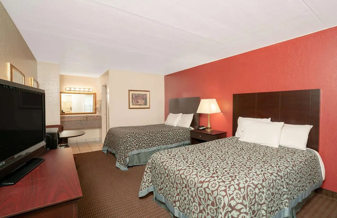 Days Inn By Wyndham Cave City-1
