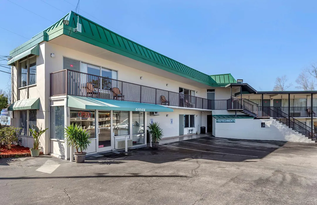 Econo Lodge Conway Central-1
