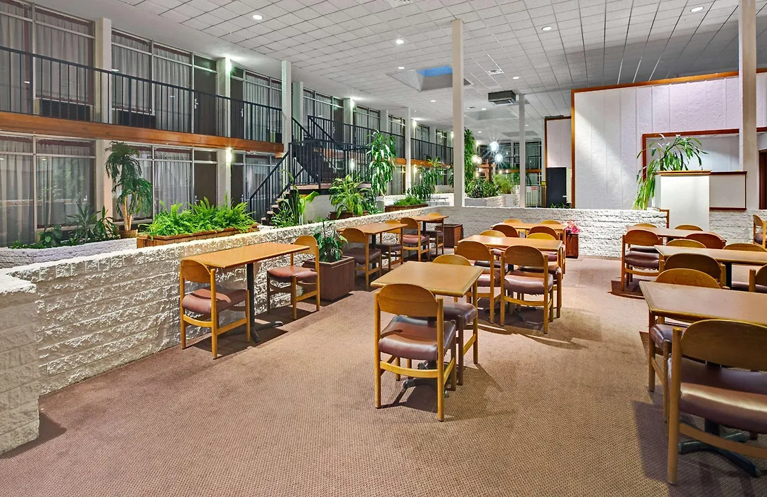 Super 8 By Wyndham Norman-1