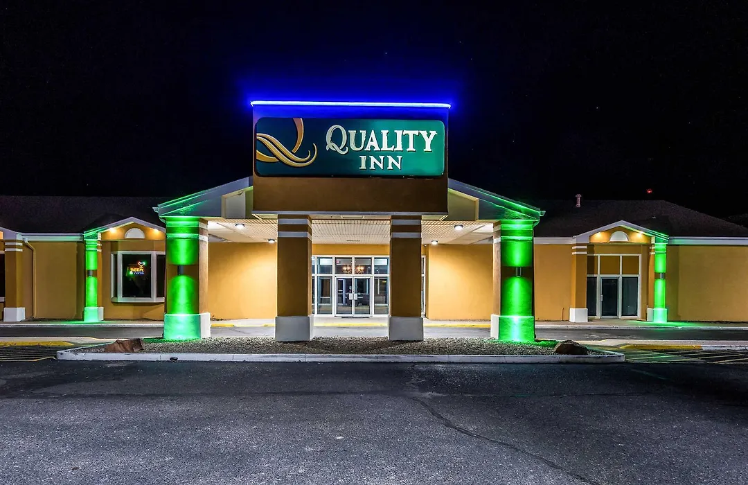 Colby Inn And Suites-1