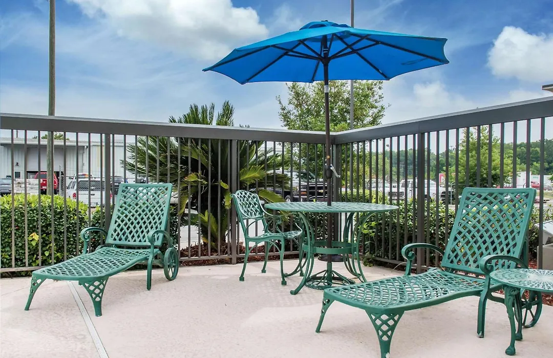 Hampton Inn Douglas-1