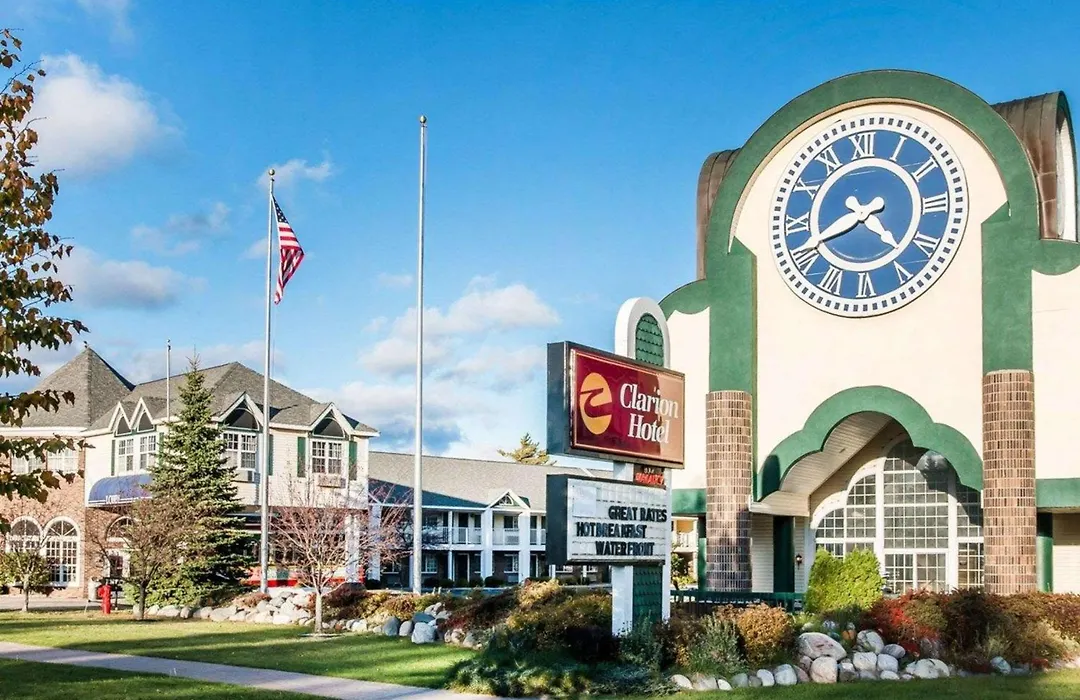 Clarion Hotel Mackinaw City Beachfront-1
