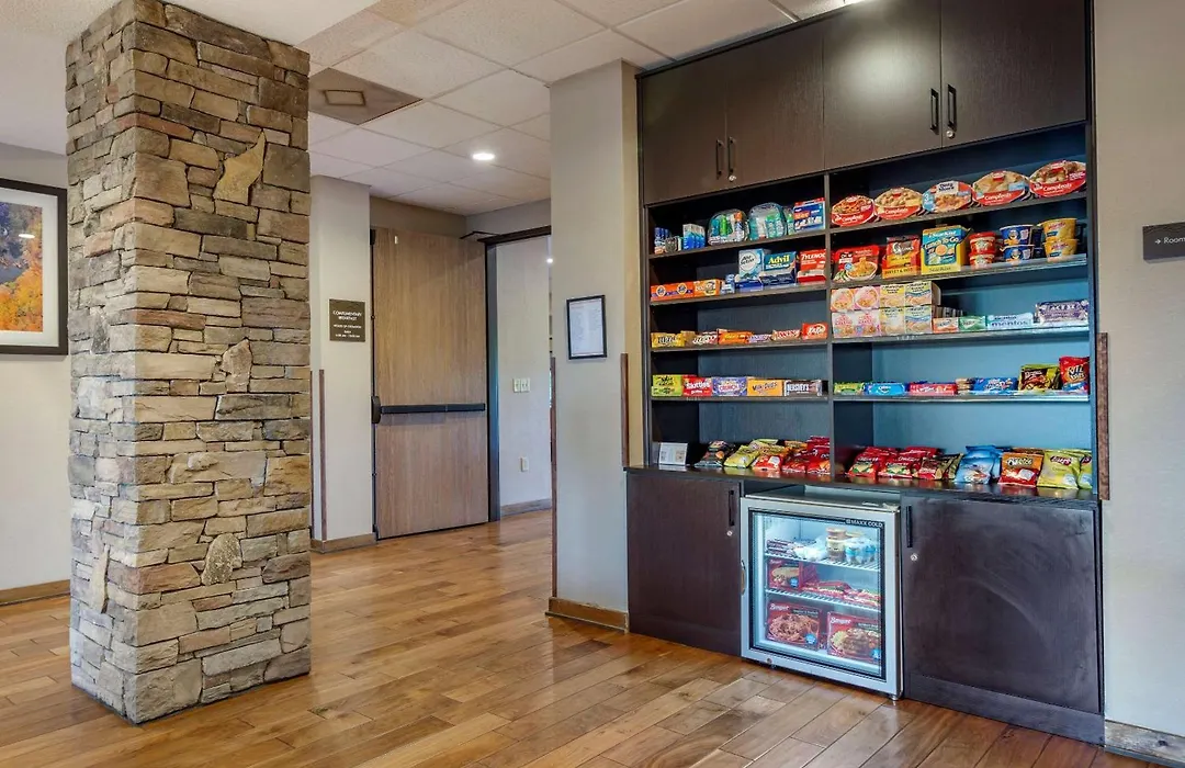 Comfort Inn & Suites Blue Ridge-1