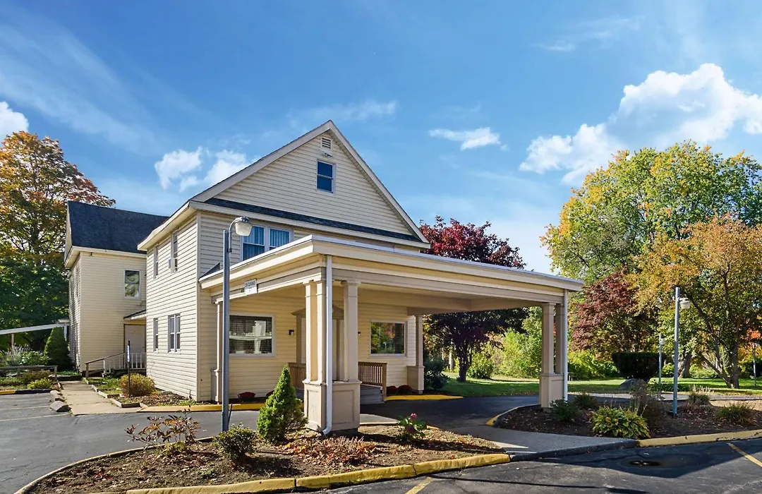 Econo Lodge Sturbridge Route 20-1