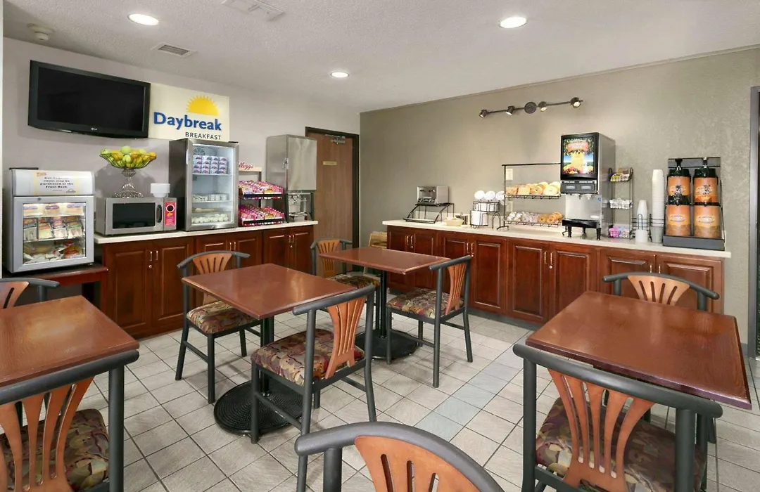 Days Inn By Wyndham Willmar-1