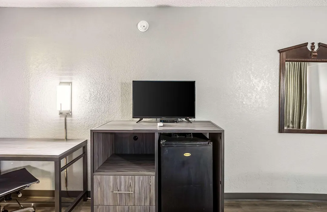 Econo Lodge-1
