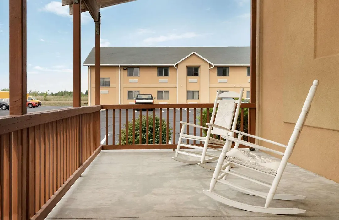 Travelodge By Wyndham Marysville-1