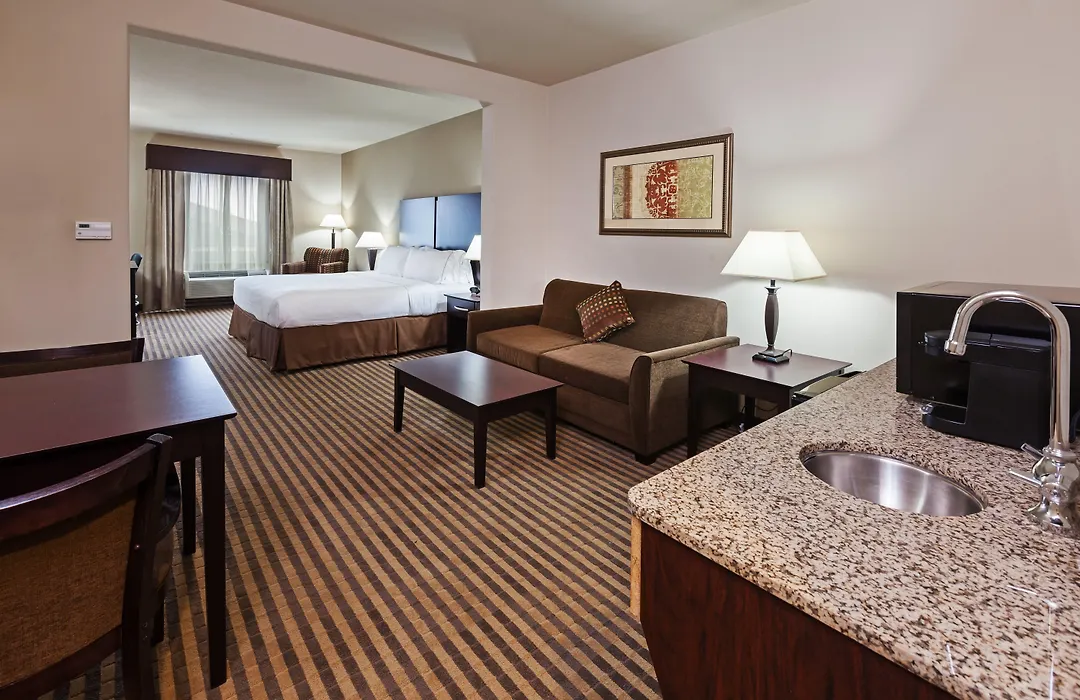 Holiday Inn Express & Suites Brady By Ihg-1