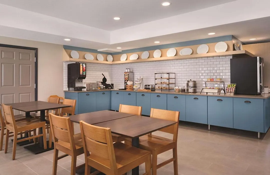 Country Inn & Suites By Radisson, Detroit Lakes-1