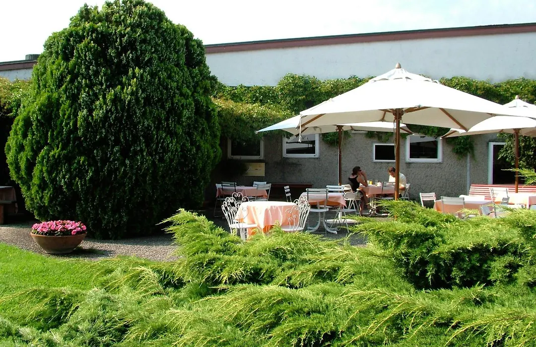 Golf Hotel-1