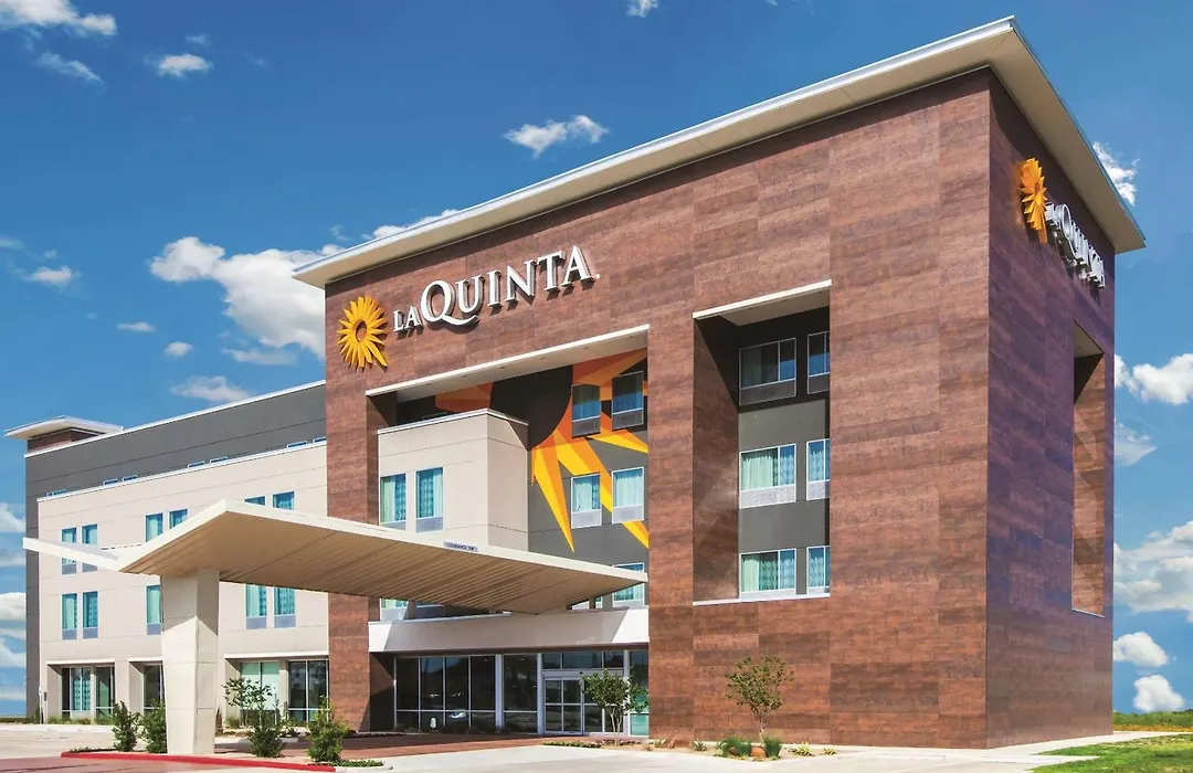 La Quinta Inn And Suites By Wyndham Bloomington-1