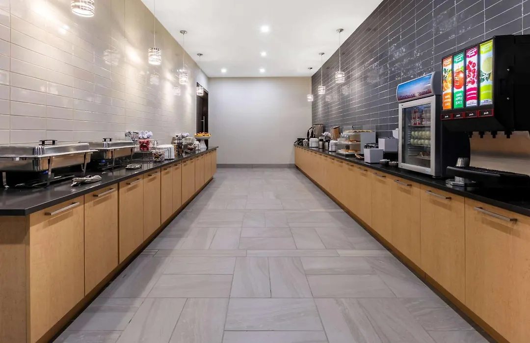 La Quinta Inn & Suites By Wyndham Lewisville-1