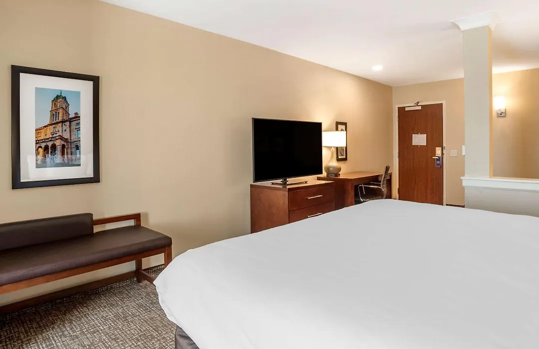 Comfort Inn & Suites Harrisonburg-1