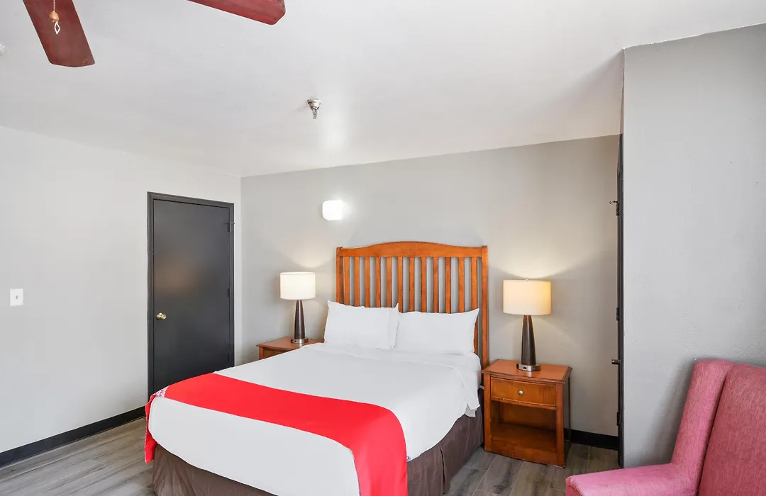 Oyo Hotel Edmond - University Of Central Oklahoma-1