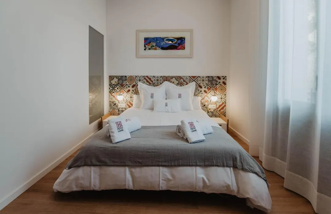 Petit Luxe Volta-1