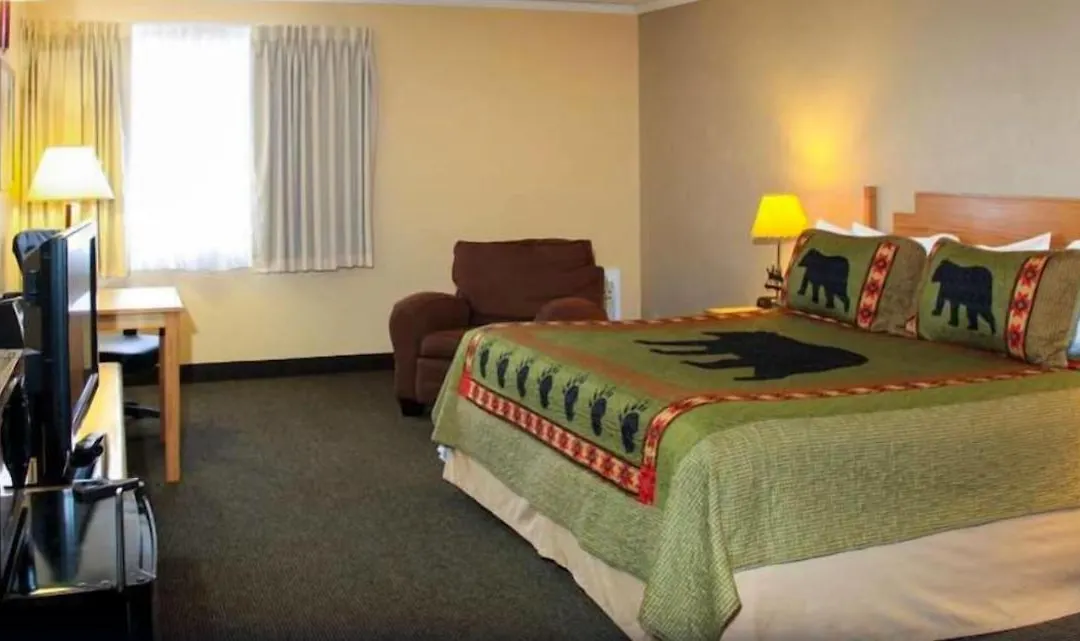 Yellowstonepark Inn&Suites-1