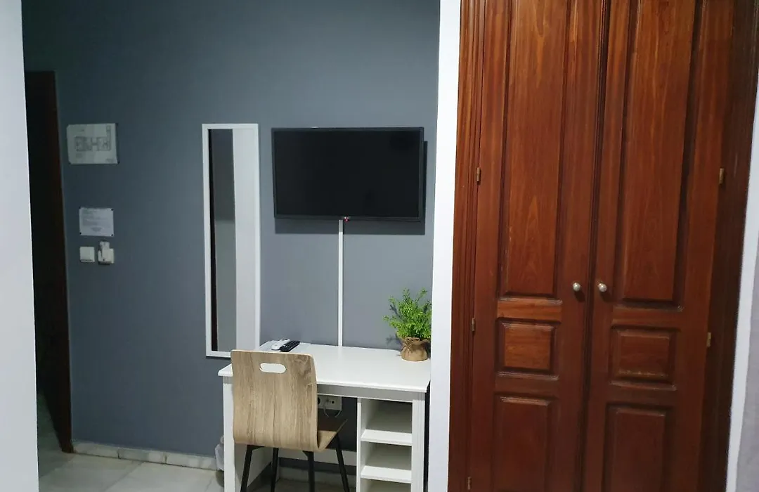 Hostal Puerta Carmona-1
