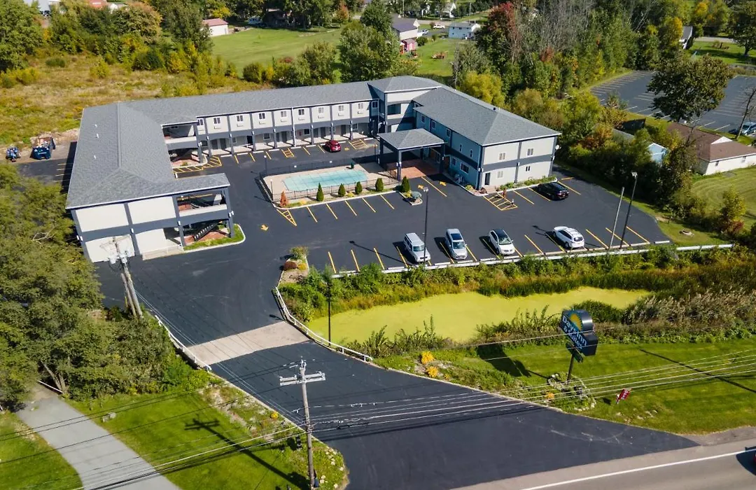 Days Inn & Suites By Wyndham Niagara Falls/Buffalo-1
