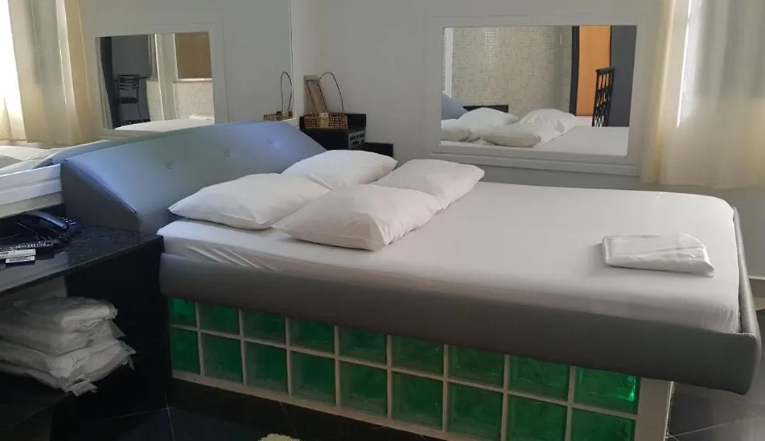 Studio Motel (Adults Only)-1