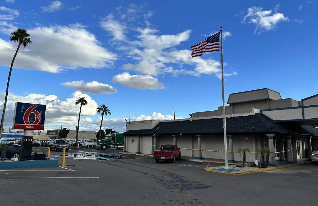 Super 8 By Wyndham Mesa Downtown Near Convention Center-1