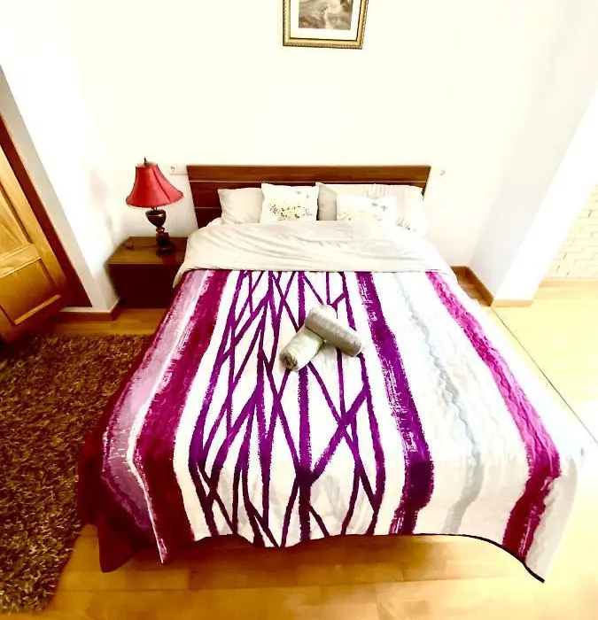 Roni Rooms-1