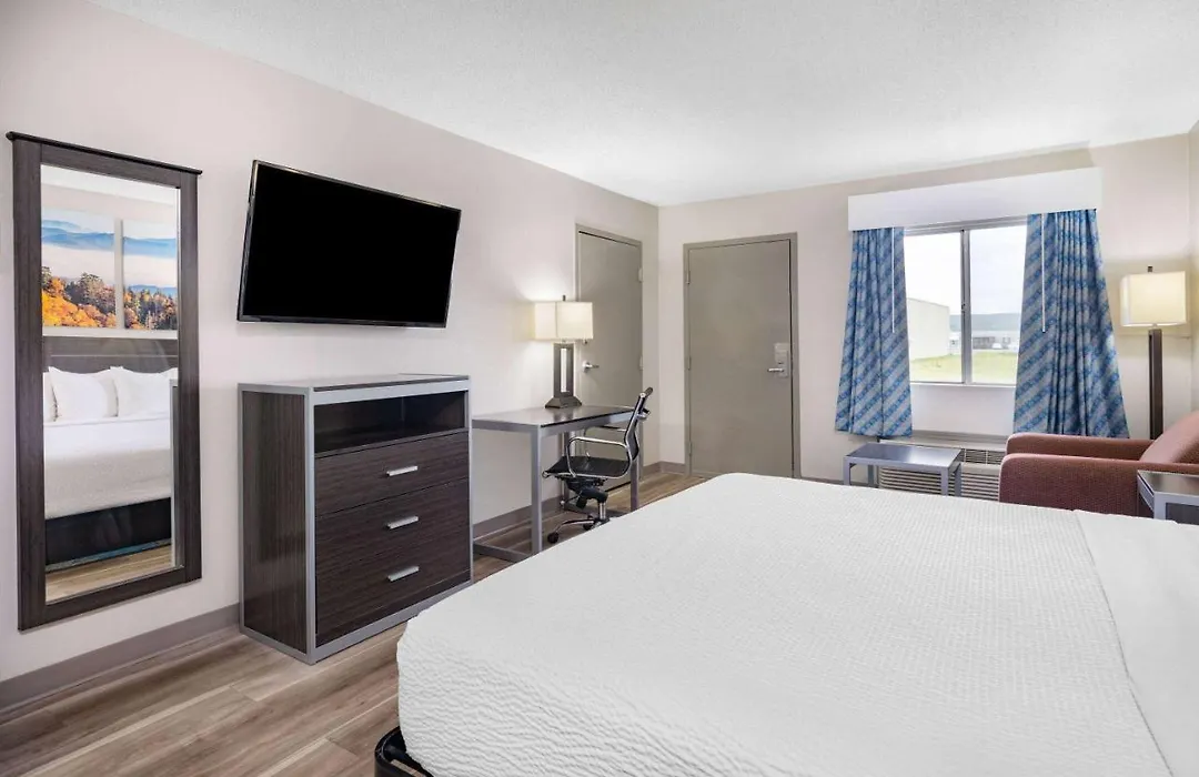 Days Inn By Wyndham Hamilton-1