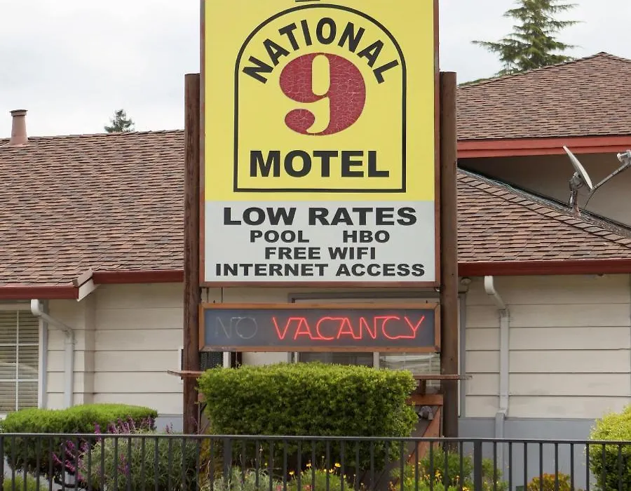 National 9 Motel-1