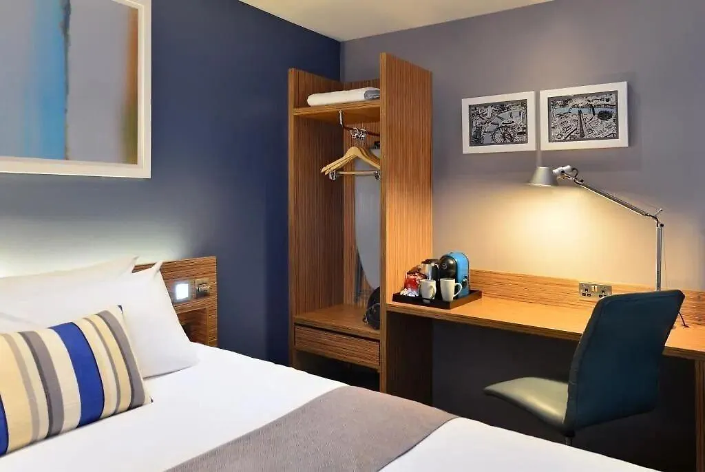 Travelodge London Docklands-1