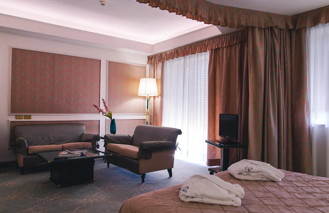 Grand Hotel Excelsior-1