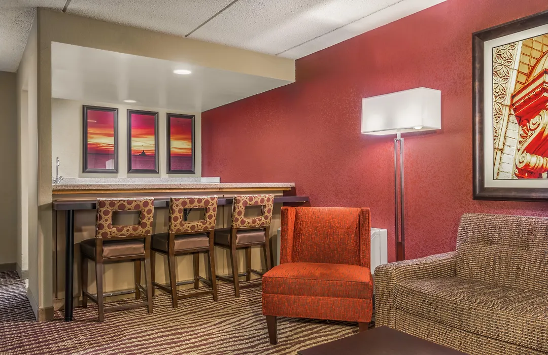 Holiday Inn - Manitowoc-1