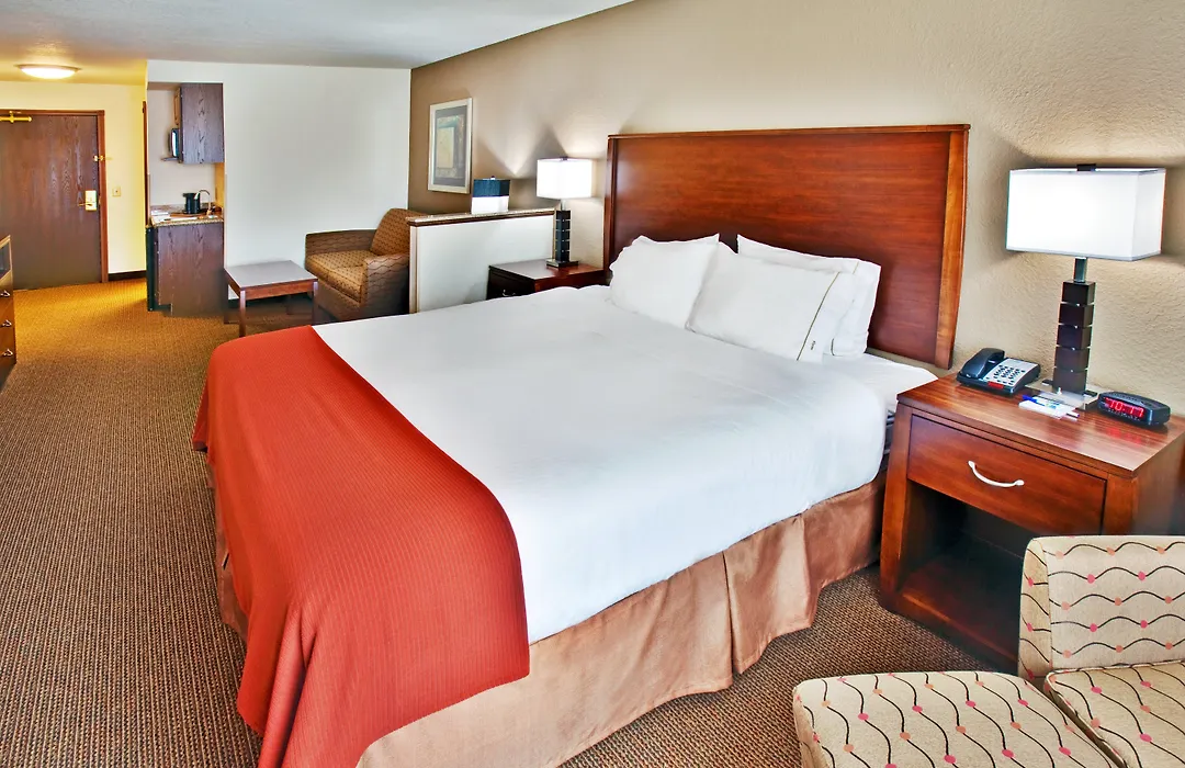 Holiday Inn Express Hotel & Suites - Dubuque West By Ihg-1