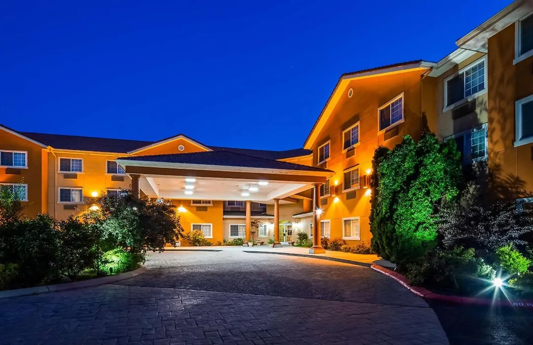Best Western Plus Caldwell Inn & Suites-1