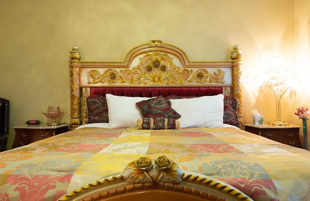 Oaak Tree Hotel-1