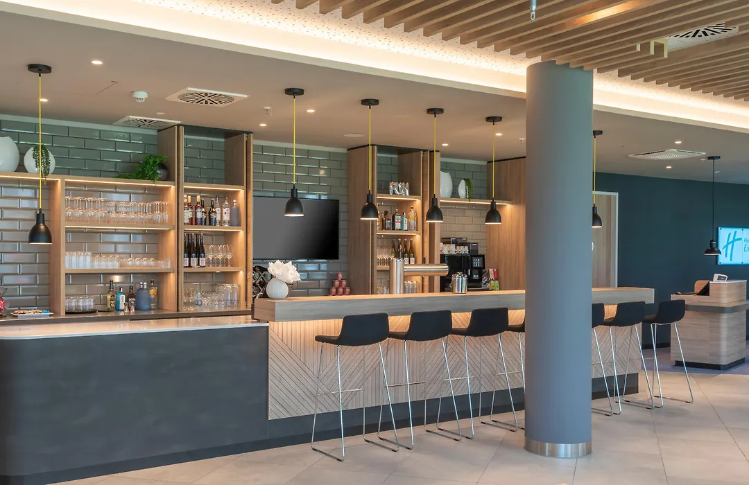 Holiday Inn Express Düsseldorf - Hauptbahnhof, an IHG Hotel-1