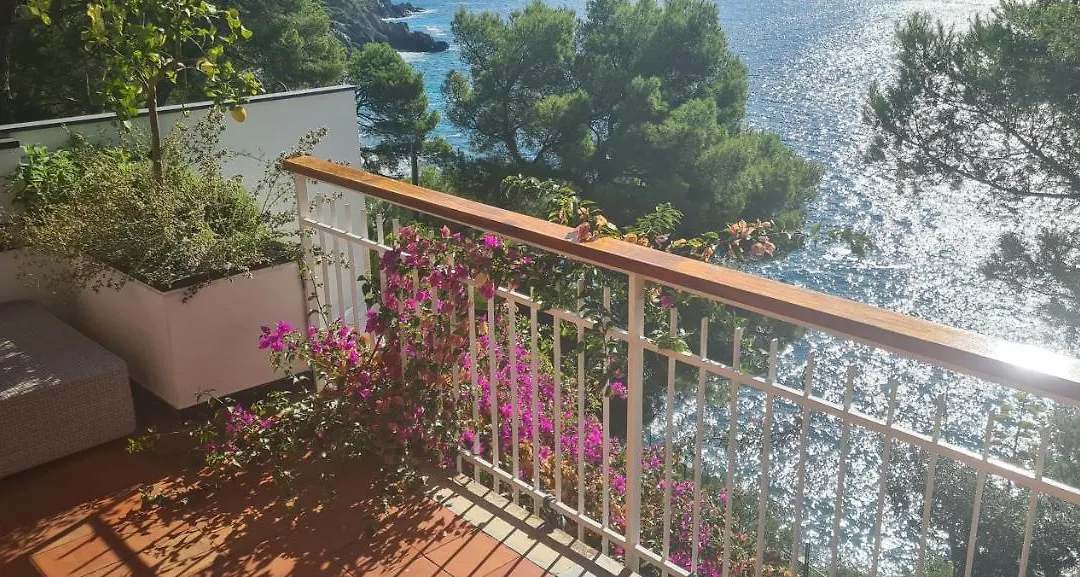 Cokkinis Room Sea View Private Parking Recharge Electric Car Wifi-1