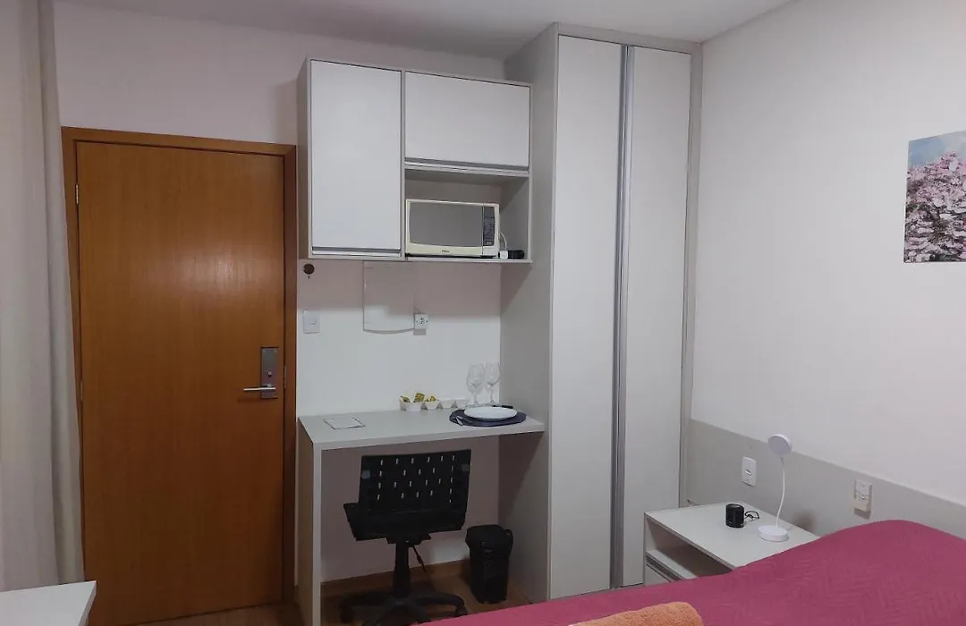 Apto 408, Aeroporto 14km, com wi-fi, self check-in e varandinha-1