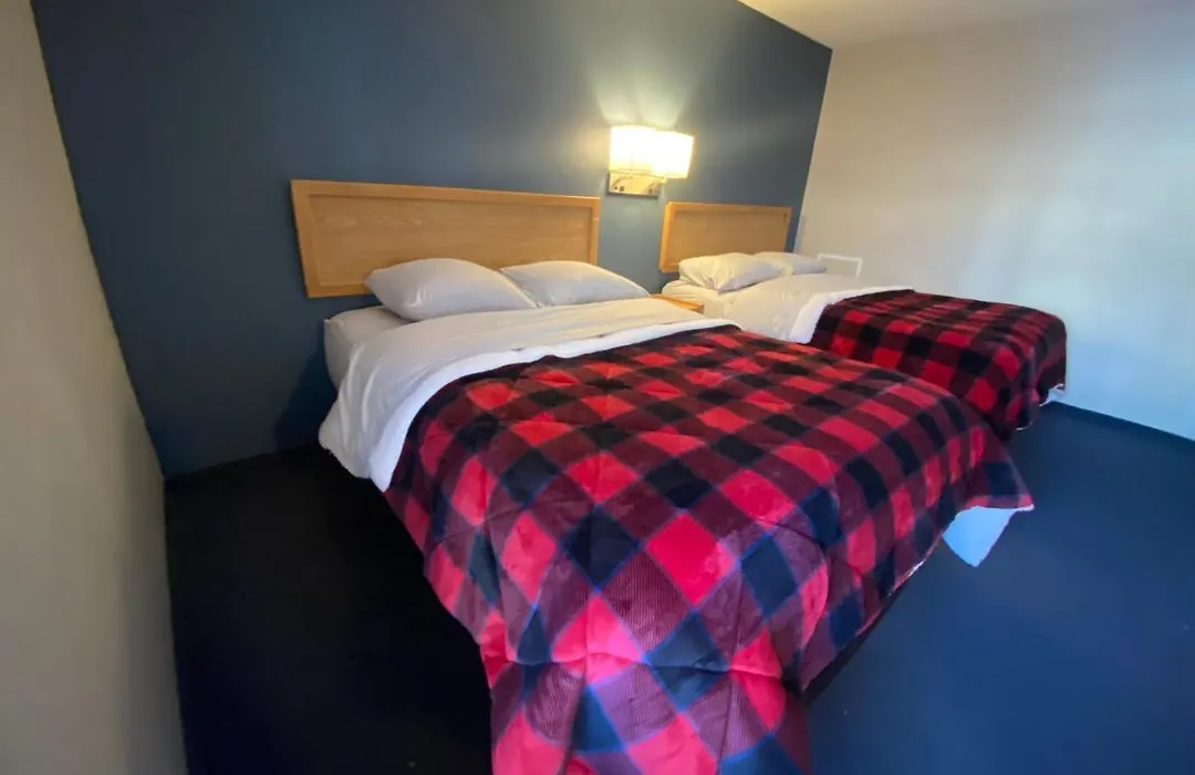 Lumberjack Inn-1