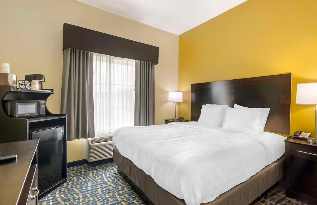 Best Western Plus Brunswick Inn & Suites-1