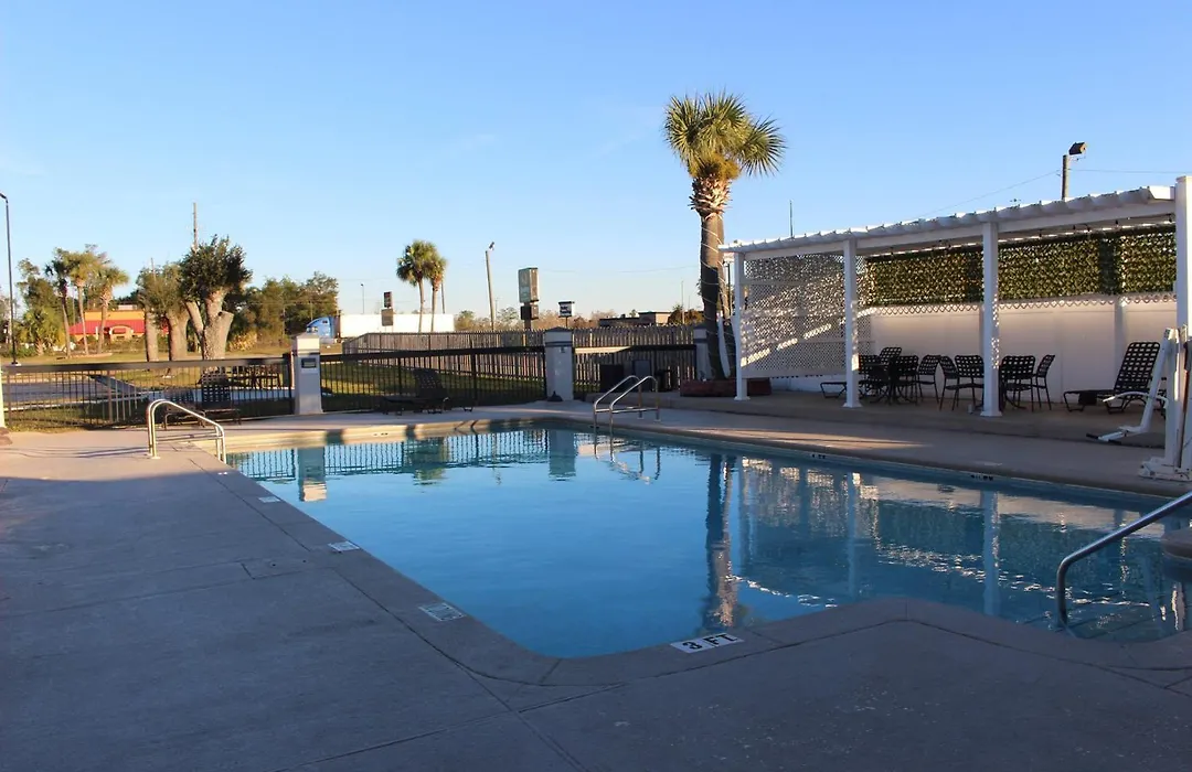 Days Inn By Wyndham Marianna-1