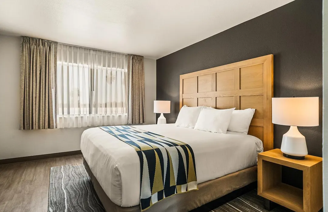 Oxford Suites Redding-1
