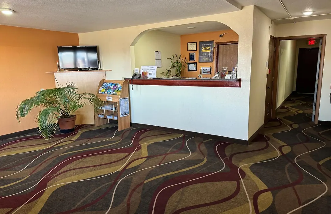 Scottish Inn & Suites - Eau Claire-1