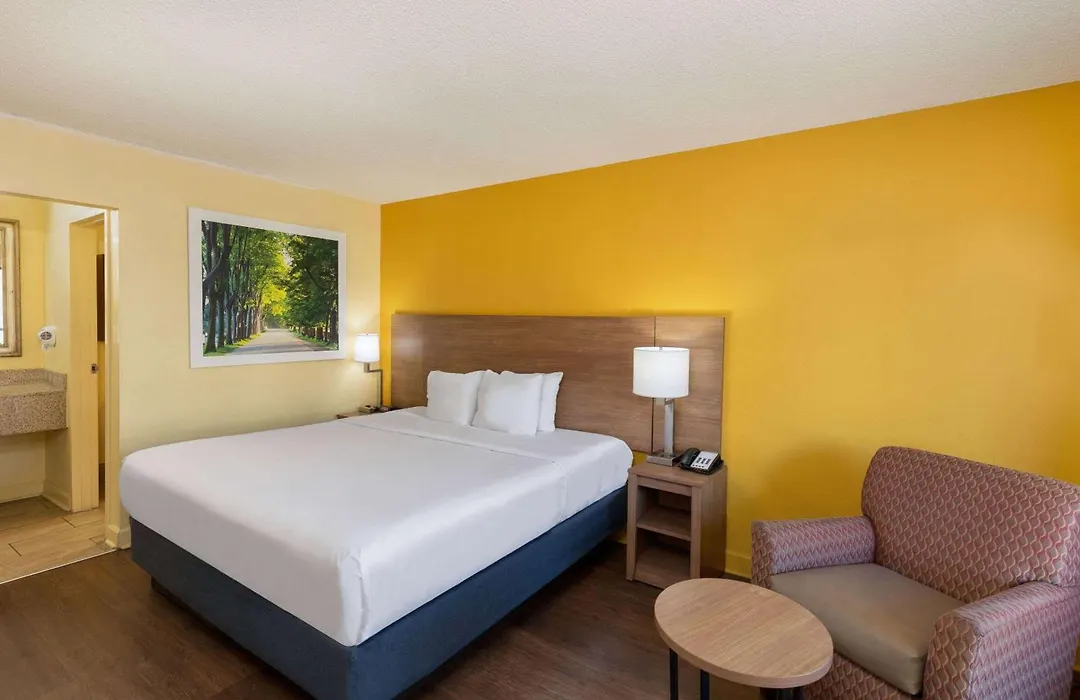 Days Inn By Wyndham Florence/I-95 North-1