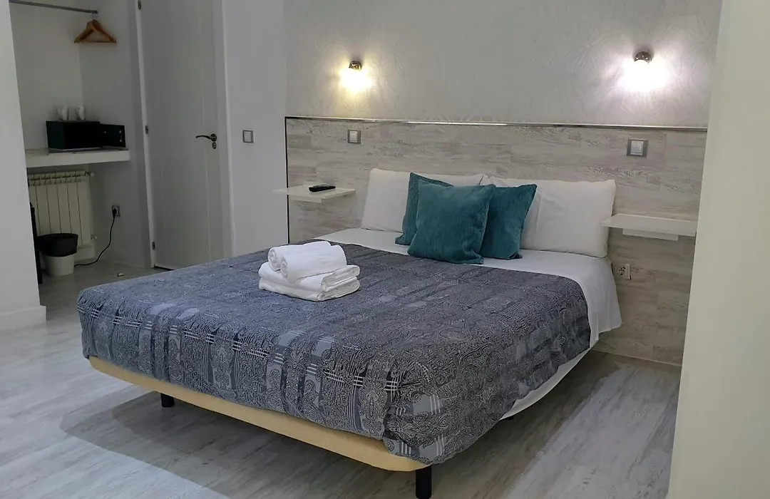 Hostal Met Madrid-1